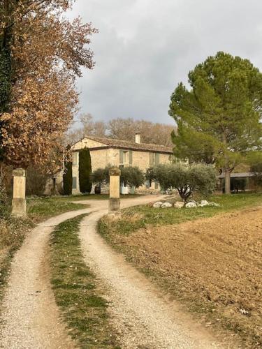 Villa avec charme provençal : Maisons de vacances proche de La Tour-d'Aigues