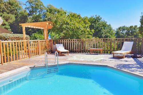 Villa Saint Kirio - piscine et spa : Maisons de vacances proche de Guiclan