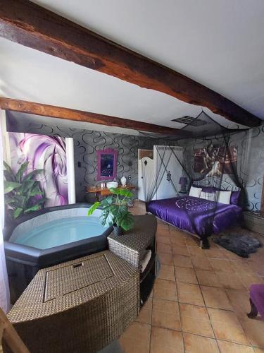 Chambre romantique avec jacuzzi : Love hotels proche de Mirande