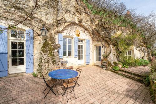 Gîte insolite troglodytique de la Cave des Mouret : Maisons de vacances proche de Saint-Jacques-des-Guérets
