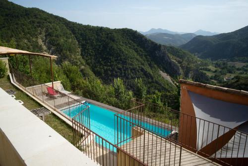 Villa de 5 chambres avec piscine privee jardin clos et wifi a Chaudebonne : Villas proche de Cornillac