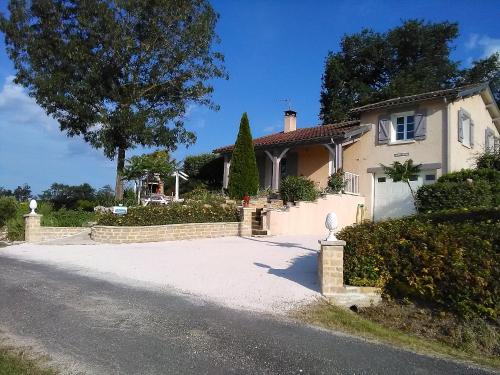 Maison de 2 chambres avec jardin a Lendou en Quercy a 7 km de la plage : Maisons de vacances proche de Sainte-Alauzie