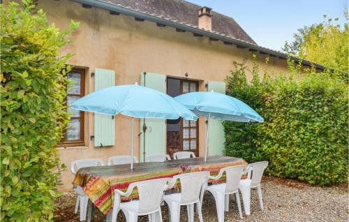 Amazing home in Limeuil with 3 Bedrooms and Outdoor swimming pool : Maisons de vacances proche de Saint-Avit-de-Vialard