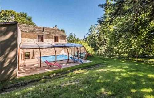 Awesome home in Fontiers Cabardes with Indoor swimming pool, WiFi and 5 Bedrooms : Maisons de vacances proche de Mas-Cabardès
