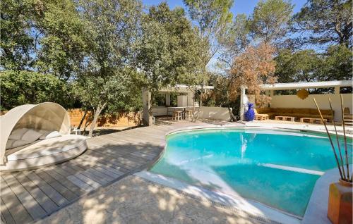 Stunning Home In St-bauzille-de-montmel With Outdoor Swimming Pool, Private Swimming Pool And 3 Bedrooms : Maisons de vacances proche de Carnas