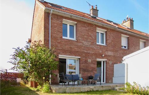 Stunning Home In Leffrinckoucke With Wifi And 3 Bedrooms : Maisons de vacances proche de Zuydcoote