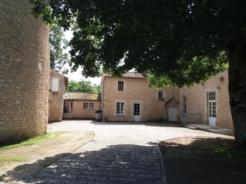 Chateau d'ayron : Maisons de vacances proche de Latillé