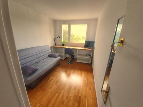Charmante chambre et salle de bain privée dans une colocation avec parking gratuit : Appartements proche d'Oissel