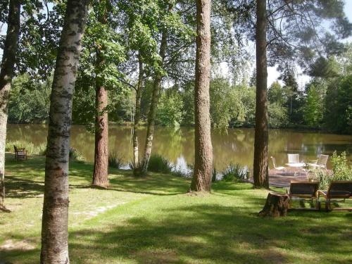 En Sologne, sur un étang perdu dans les bois : Maisons de vacances proche de Montrieux-en-Sologne