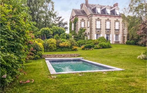 Beautiful Home In Arnac-pompadour With Outdoor Swimming Pool, Wifi And 6 Bedrooms : Maisons de vacances proche de Saint-Sornin-Lavolps