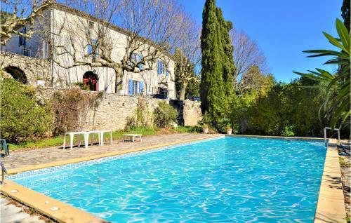 Stunning Home In St-hippolyte-du-fort With Outdoor Swimming Pool, Wifi And 4 Bedrooms : Maisons de vacances proche de Pompignan