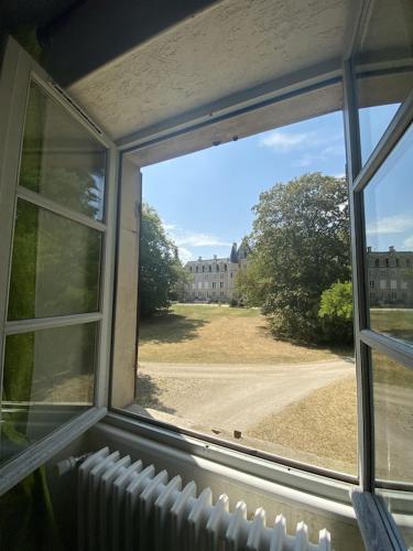 Cosy house for 8 people in the grounds of the castle : Maisons de vacances proche de Grossouvre