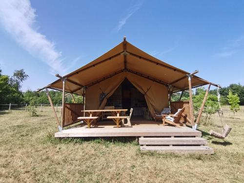 Tente Lodge 13 couchages : Tentes de luxe proche de La Bruère-sur-Loir