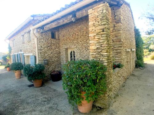 Secluded villa with Stunning view : B&B / Chambres d'hotes proche de Joucas