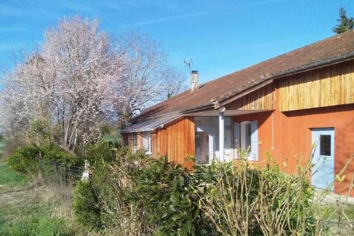 Bienvenue au gîte de Claret : Maisons de vacances proche de Saint-Étienne-de-Fougères
