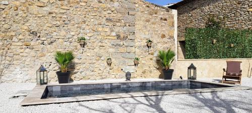 Le mazet Sainte-Jalle, piscine chauffée, jardin clos, barbecue en Baronnies Provençales : Maisons de vacances proche de Sainte-Marie