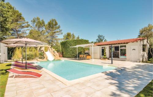 Nice Home In Trets With 5 Bedrooms, Outdoor Swimming Pool And Heated Swimming Pool : Maisons de vacances proche de Belcodène