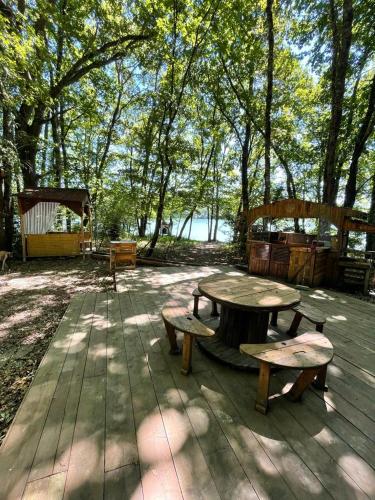 Hebergement insolite, Location Yourte au bord du lac de mielan : Campings proche de Ponsampère