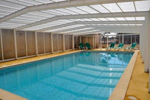 Maison de 2 chambres avec piscine partagee terrasse amenagee et wifi a Calvisson : Maisons de vacances proche d'Aubais