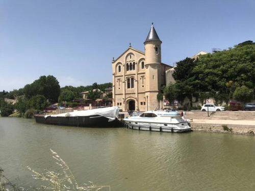 VILLA au cœur des Vignes au bord du Canal du Midi : Villas proche de Saint-Nazaire-d'Aude