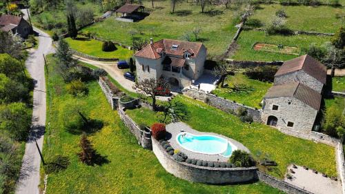 L'Oustal, piscine privee : Maisons de vacances proche de Saint-Vincent-Rive-d'Olt