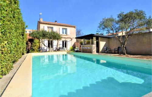 Amazing Home In Sorgues With Outdoor Swimming Pool, Wifi And 3 Bedrooms : Maisons de vacances proche de Sorgues