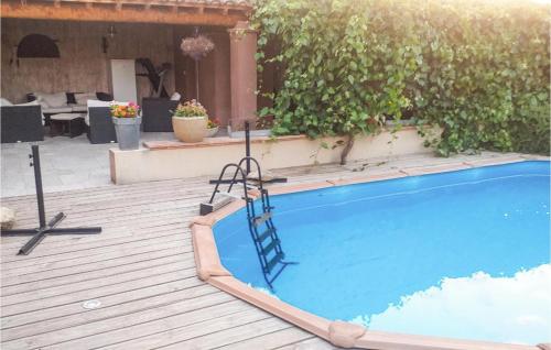 Beautiful Home In Orange With Outdoor Swimming Pool, Wifi And 3 Bedrooms : Maisons de vacances proche de Préaux