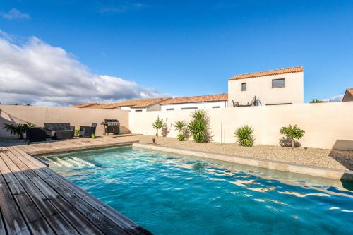 Villa Céline - House with pool : Maisons de vacances proche de Cuxac-d'Aude