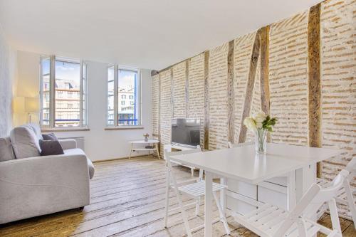 Flat with typical charm and terrace - Bayonne - Welkeys : Appartements proche de Saint-Pierre-d'Irube