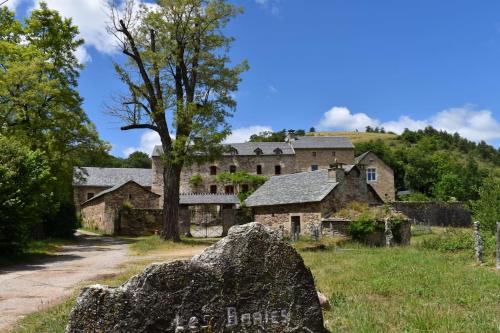 Les Bories de Prévinquières : Maisons de vacances proche de Saint-Saturnin-de-Lenne