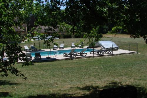 F 2 piscine Tufs : Villas proche d'Arbois