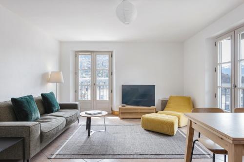Chic 2BR City Center Apartment - Free Parking & Mountain View : Appartements proche de Saint-Gervais-les-Bains