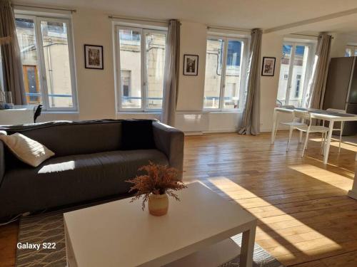 Hyper centre, spacieux, lumineux, 2 chambres : Appartements proche d'Omissy