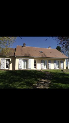 Maison chaleureuse la cour aux pauvres : Villas proche de Saint-Denis-d'Authou