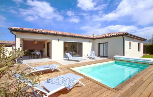 Beautiful Home In La Bgude De Mazenc With Outdoor Swimming Pool, Private Swimming Pool And 4 Bedrooms : Maisons de vacances proche de Charols
