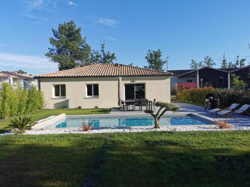Villa entre ville et océan avec piscine chauffée : Villas proche de Saint-Jean-d'Illac