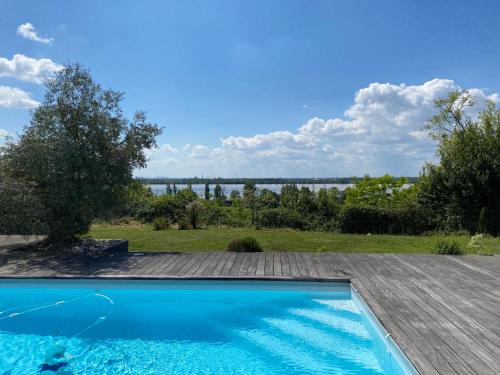 Villa familiale à la campagne avec vue sur le fleuve - proche de Bordeaux : Villas proche de Bourg