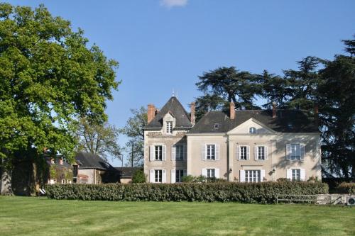 Le Pasty - Grande maison familiale avec piscine : Maisons de vacances proche de Chanzeaux
