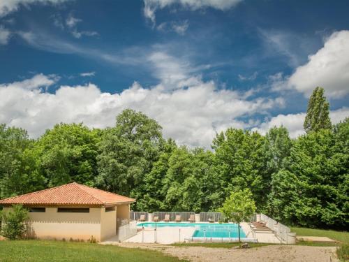 Le Lac Bleu 22 : Maisons de vacances proche de Saint-Maurice-en-Quercy
