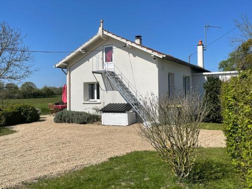 Attractive holiday home in Valigny with private pool : Maisons de vacances proche de Vitray
