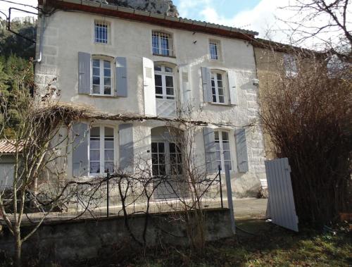 Chez Julou et Rosalie : Maisons de vacances proche de Sainte-Colombe-sur-Guette