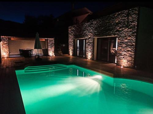 Villa moderne avec piscine privative : Maisons de vacances proche de Biguglia