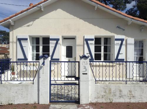Charmante petite maison typique Royan JUILLET : Maisons de vacances proche de Saint-Georges-de-Didonne