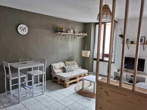 studio cosy plein coeur de ville : Appartements proche de Saint-Étienne-le-Laus
