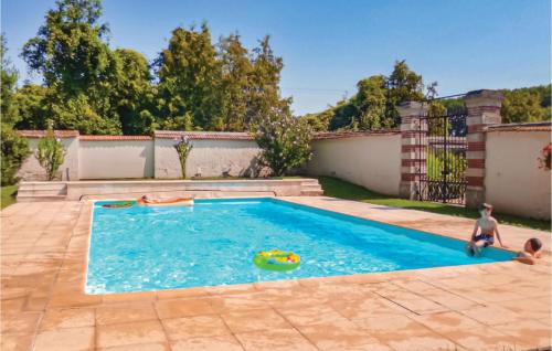 Stunning apartment in Ocquerre with 3 Bedrooms, WiFi and Outdoor swimming pool : Appartements proche de Congis-sur-Thérouanne