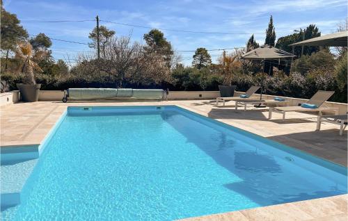 Amazing Home In St Maximin La Ste Baum With Outdoor Swimming Pool, Swimming Pool And 4 Bedrooms : Maisons de vacances proche de Rougiers