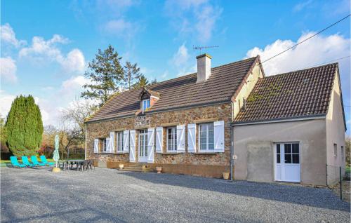Amazing Home In Lithaire-montsenelle With Wifi And 4 Bedrooms : Maisons de vacances proche de Prétot-Sainte-Suzanne