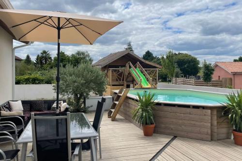 Magnifique villa avec piscine et cabane : Villas proche de Saubrigues