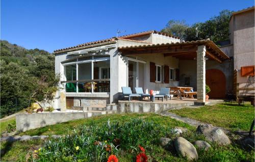 Stunning Home In Tiuccia With 3 Bedrooms : Maisons de vacances proche d'Ambiegna