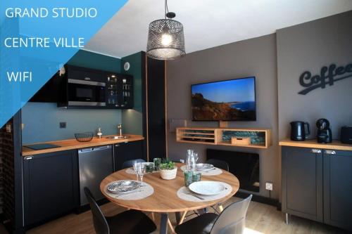 Charmant studio centre ville grand confort gare : Appartements proche de Neuville-Saint-Amand